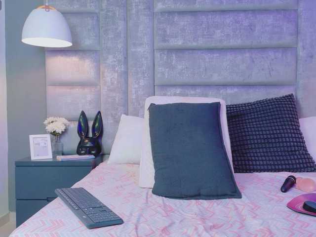 AteneaRoldan's BongaCams show and profile