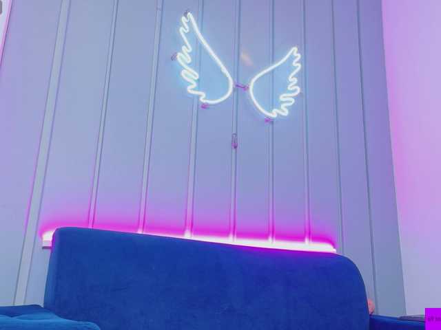 AteneaRoldan's BongaCams show and profile