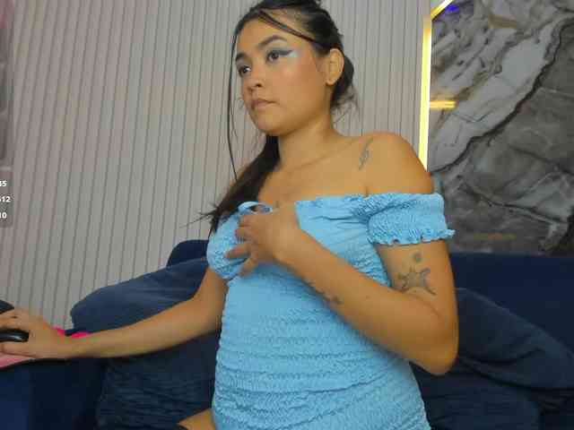 live strip chat AteneaRoldan