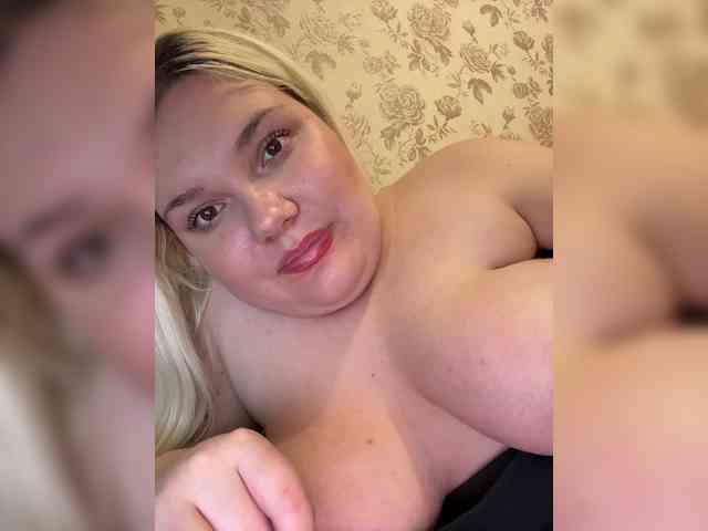 esleyy-boobs webcam
