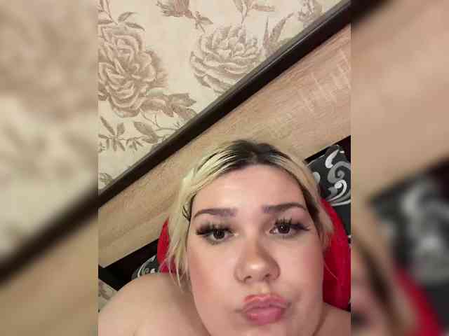 esleyy-boobs webcam