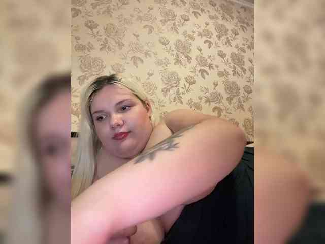esleyy-boobs webcam