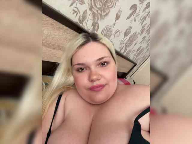 esleyy-boobs webcam