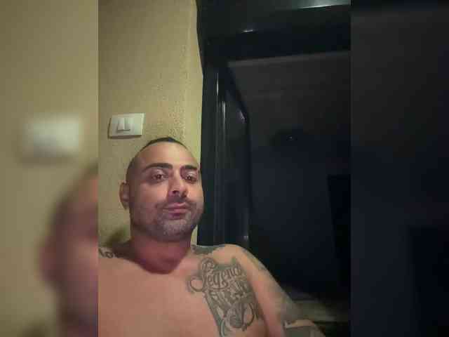 Bonnie-Clyde75 Live Webcam on {site_name} Bonnie-Clyde75 Live Webcam on {site_name}