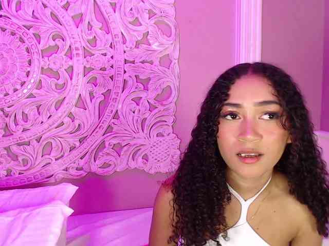 PetiteLuxury webcam