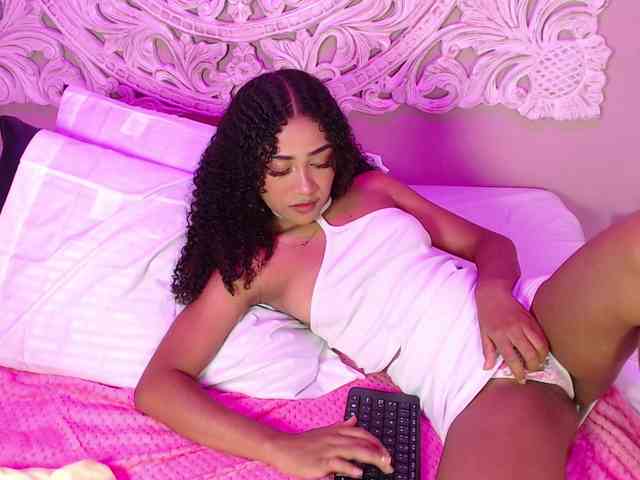 PetiteLuxury webcam