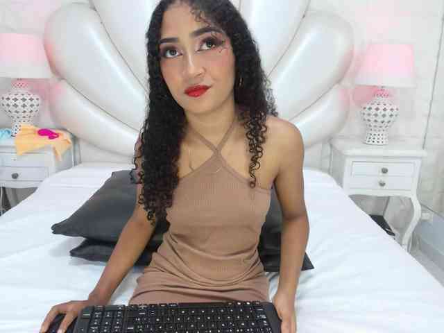 PetiteLuxury webcam