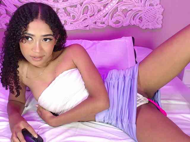 PetiteLuxury webcam
