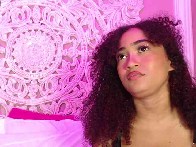 PetiteLuxury webcam