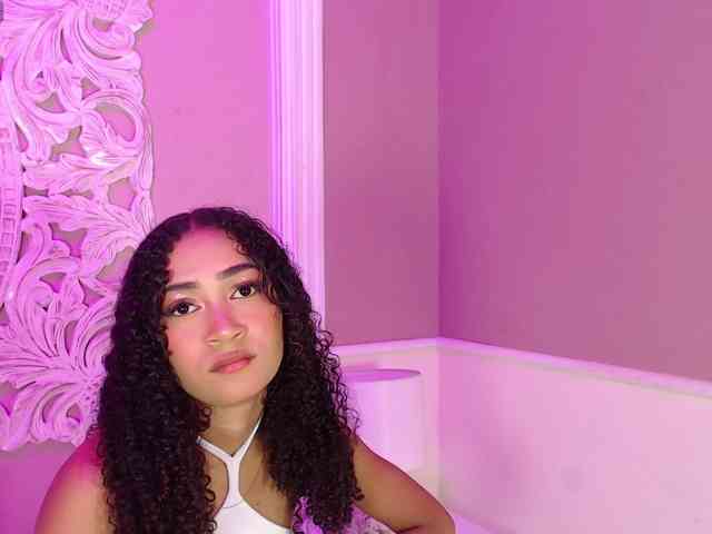 PetiteLuxury webcam