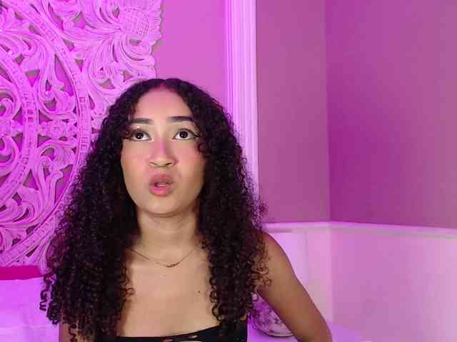 PetiteLuxury webcam