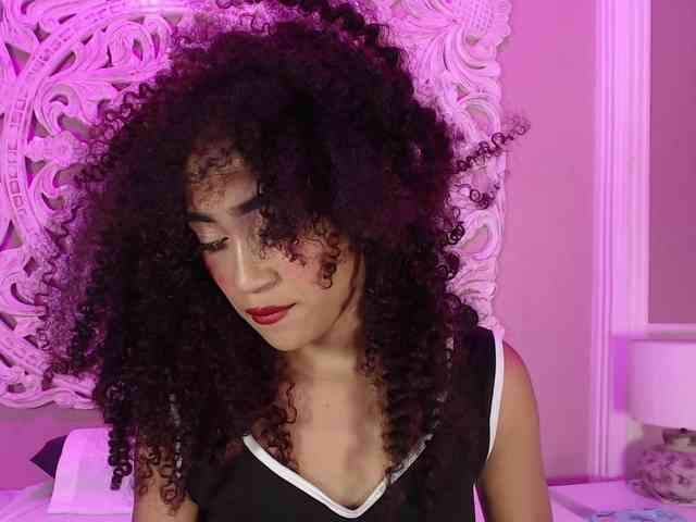 PetiteLuxury webcam