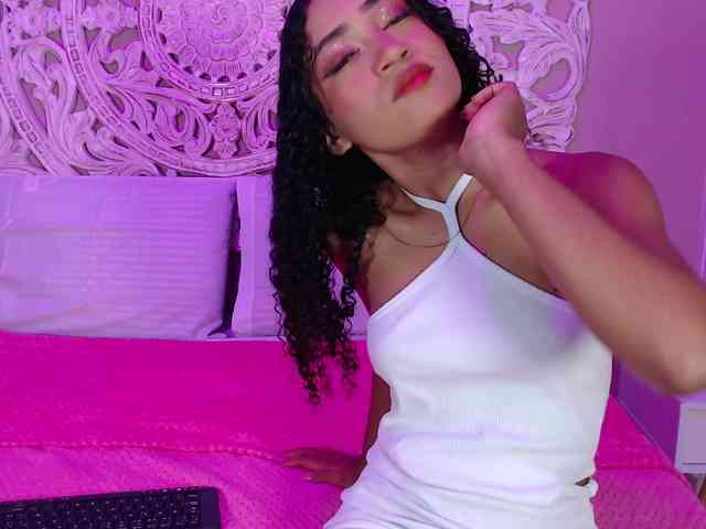 PetiteLuxury webcam