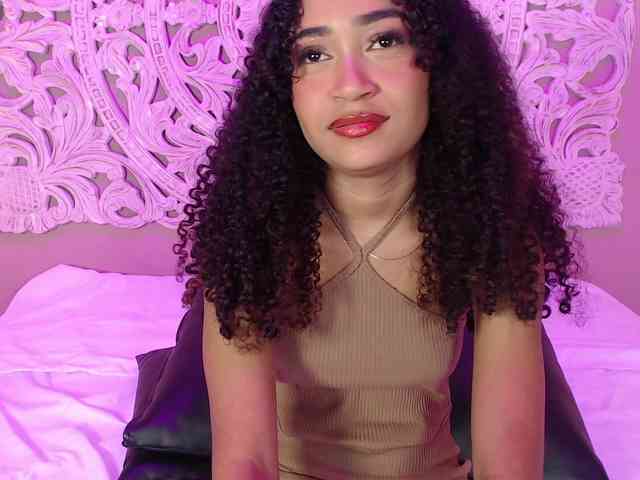 PetiteLuxury webcam