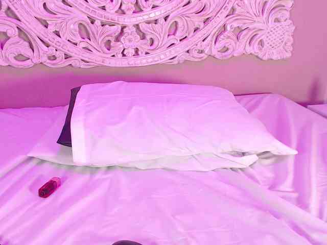 PetiteLuxury webcam