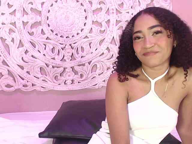 PetiteLuxury webcam