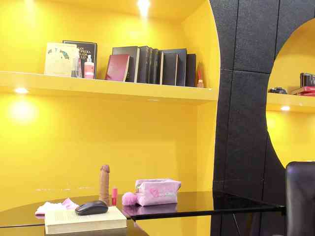 PetiteLuxury webcam