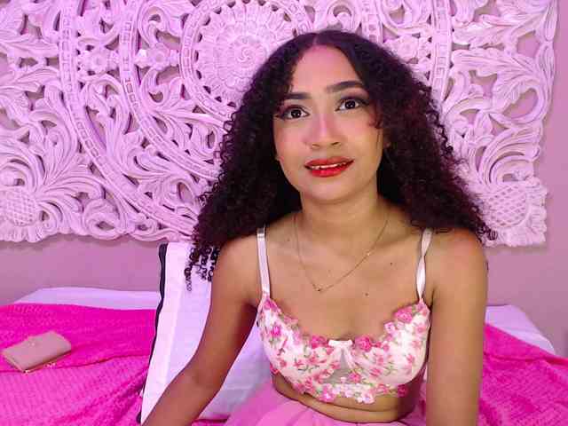 PetiteLuxury webcam