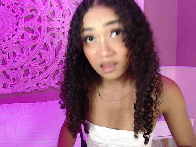 PetiteLuxury webcam