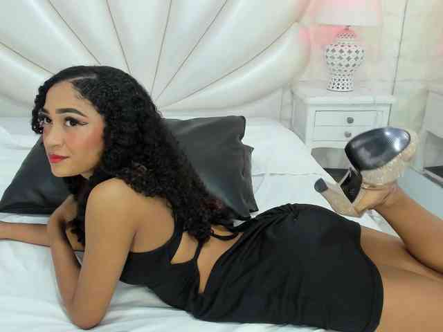 PetiteLuxury webcam