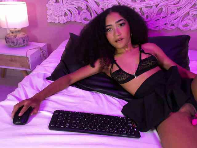 PetiteLuxury webcam