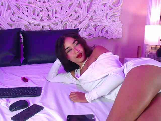 PetiteLuxury webcam