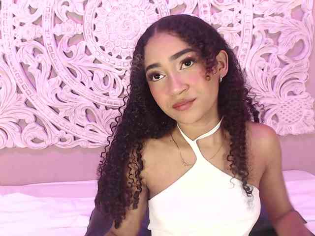 PetiteLuxury webcam