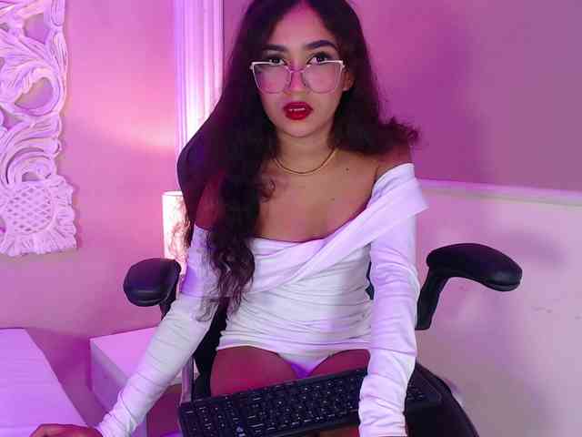 PetiteLuxury webcam
