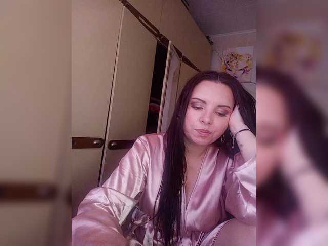 le modèle CAMA-CEKC est en webcam porno dans un show sur le site bongacams, il possède les tags suivants: White/Caucasian,Brunette,Shaved