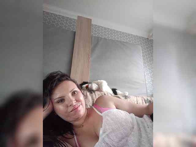 Mira-5a Live Webcam on BongaCams