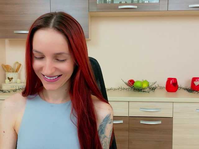 Julia-Jae's BongaCams show and profile