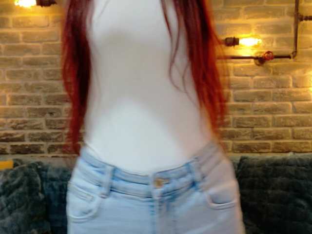 Julia-Jae's BongaCams show and profile