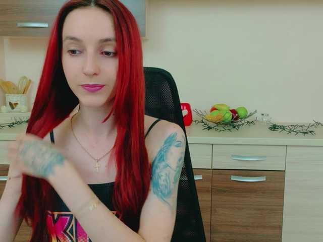 Julia-Jae's BongaCams show and profile