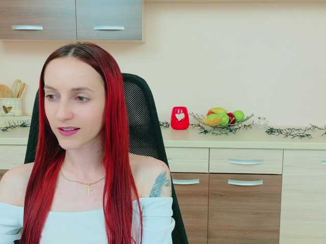 Julia-Jae's BongaCams show and profile