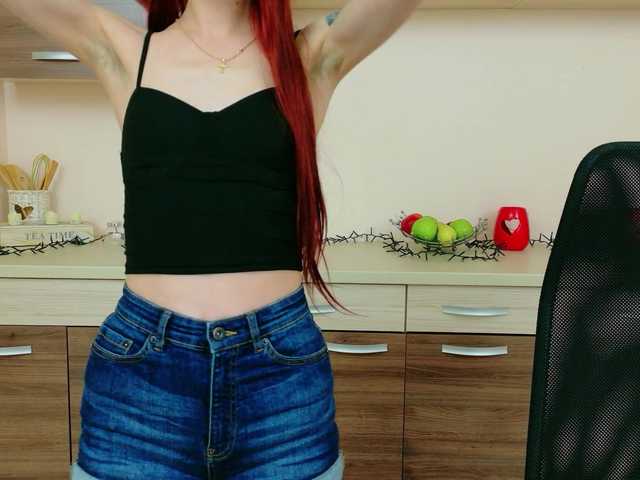 Julia-Jae's BongaCams show and profile