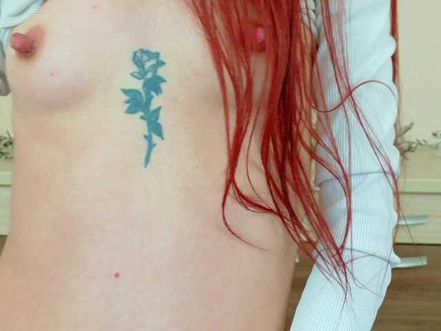 Julia-Jae's BongaCams show and profile