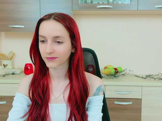 Julia-Jae's BongaCams show and profile