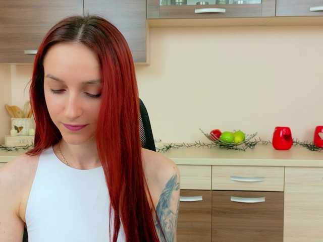 Julia-Jae's BongaCams show and profile