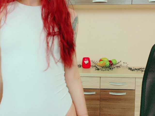 Julia-Jae's BongaCams show and profile