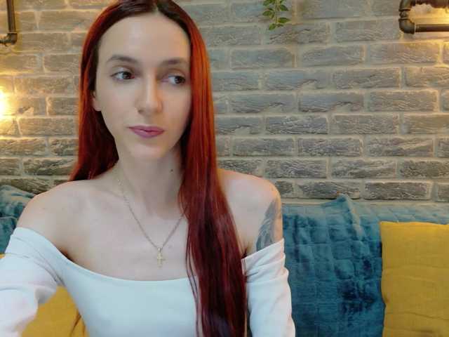Julia-Jae's BongaCams show and profile