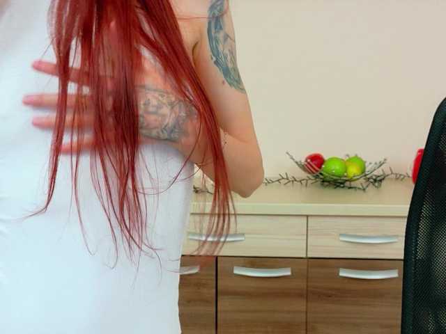 Julia-Jae's BongaCams show and profile