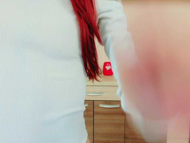 Julia-Jae's BongaCams show and profile