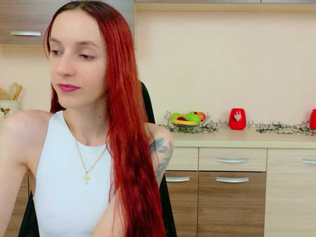 Julia-Jae's BongaCams show and profile