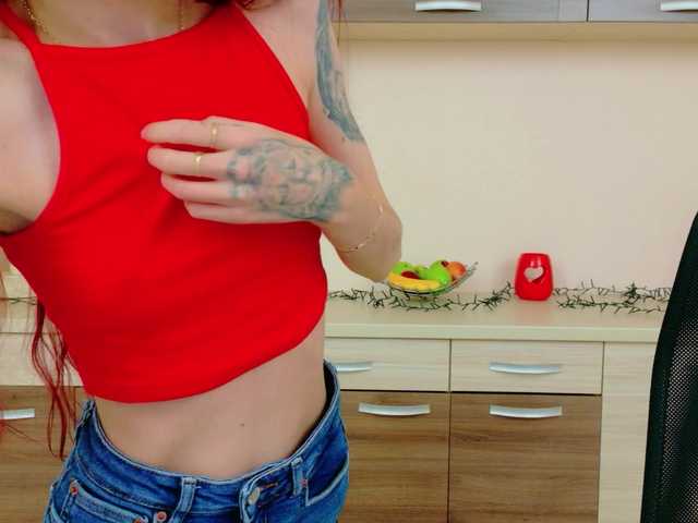 Julia-Jae's BongaCams show and profile