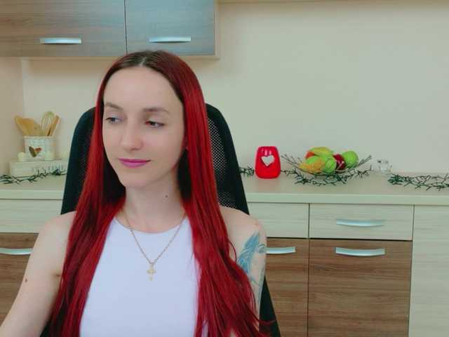 Julia-Jae's BongaCams show and profile