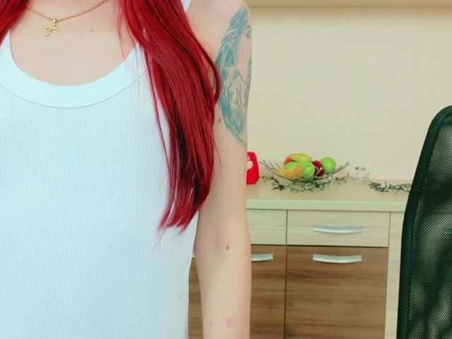 Julia-Jae's BongaCams show and profile