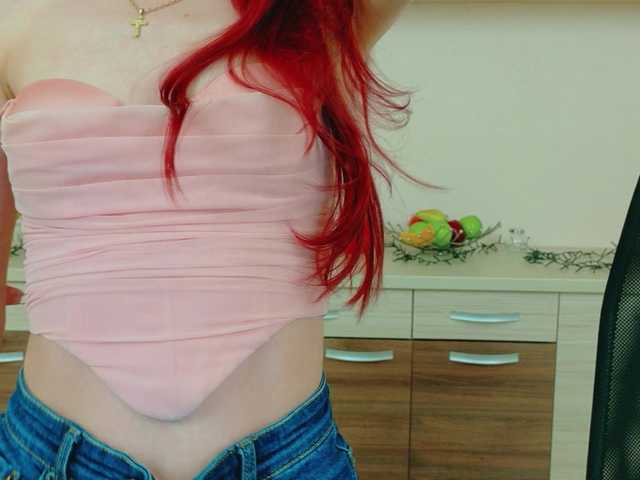 Julia-Jae's BongaCams show and profile