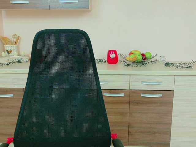 Julia-Jae's BongaCams show and profile