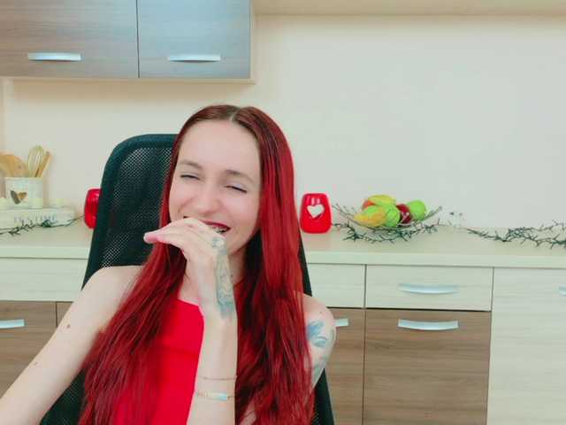 Julia-Jae's BongaCams show and profile