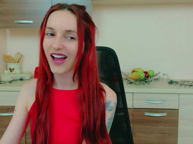 Julia-Jae's BongaCams show and profile